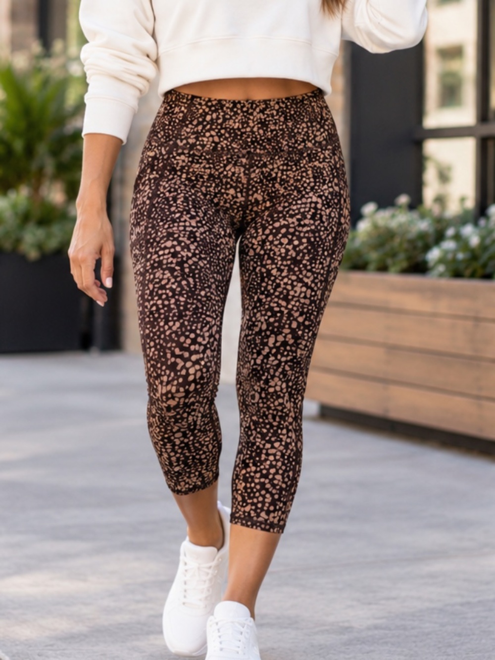 Fabletics PureLuxe Brown Animal Print Capri Leggings Pockets Size M NWOT